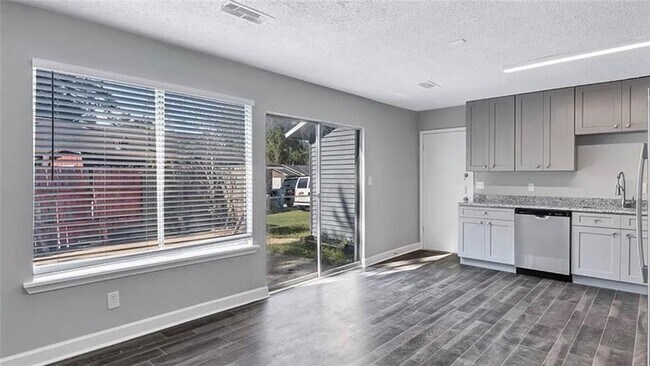 Building Photo - 3150 Cadiz Cir