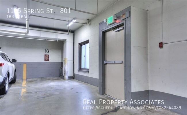 Building Photo - Spacious One Bedroom Condo in the Heart of...