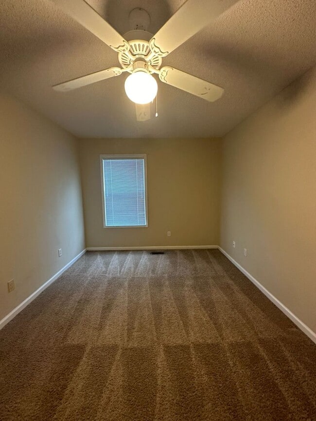 Building Photo - Wakefield!!!  3 Bedroom Townhome