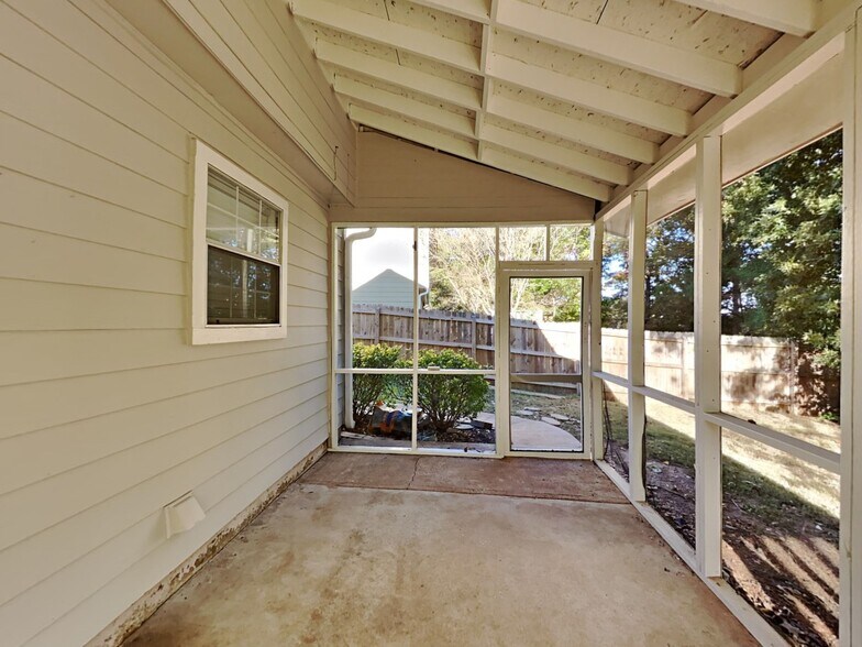 Building Photo - 3718 Cherokee Overlook Dr