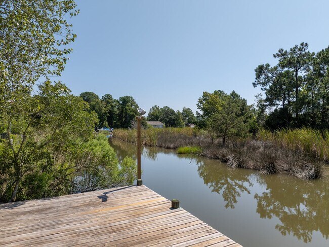 Building Photo - 645 Riva Ridge Rd