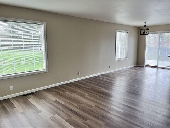 Building Photo - 3239 Cherrywood Ave