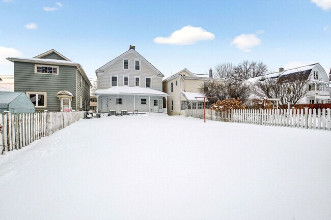 Building Photo - 398-400 N. Maple Ave