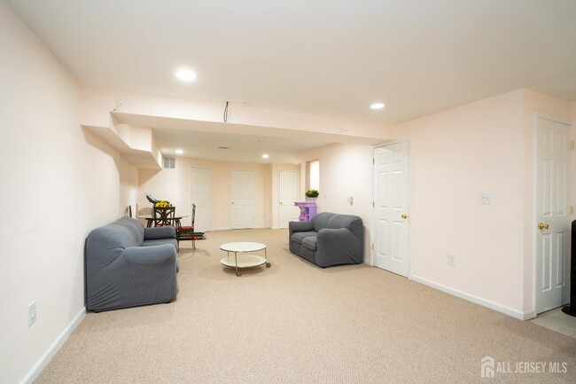 Building Photo - 908 Blossom Cir