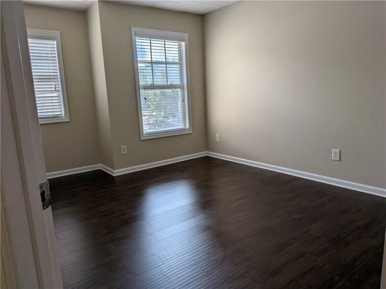 Building Photo - 4624 Windale Dr NW