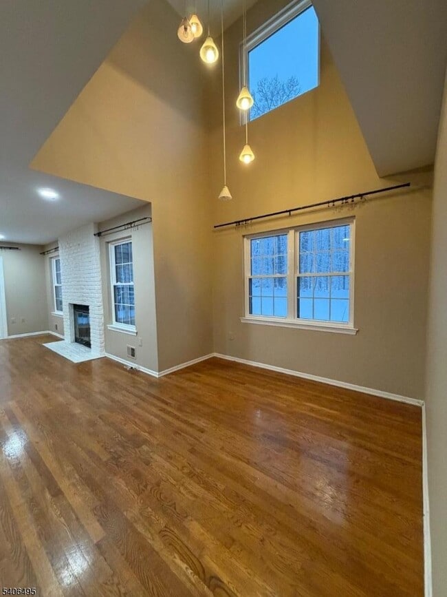 Building Photo - 41 Manor Dr