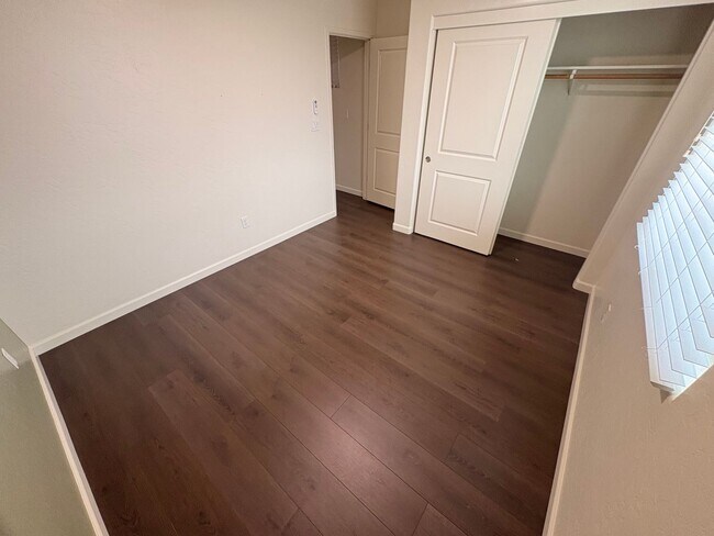 Building Photo - Lovely 3 bedroom home for rent in Hanford CA