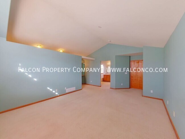 Building Photo - 4883 Jedediah Smith Rd