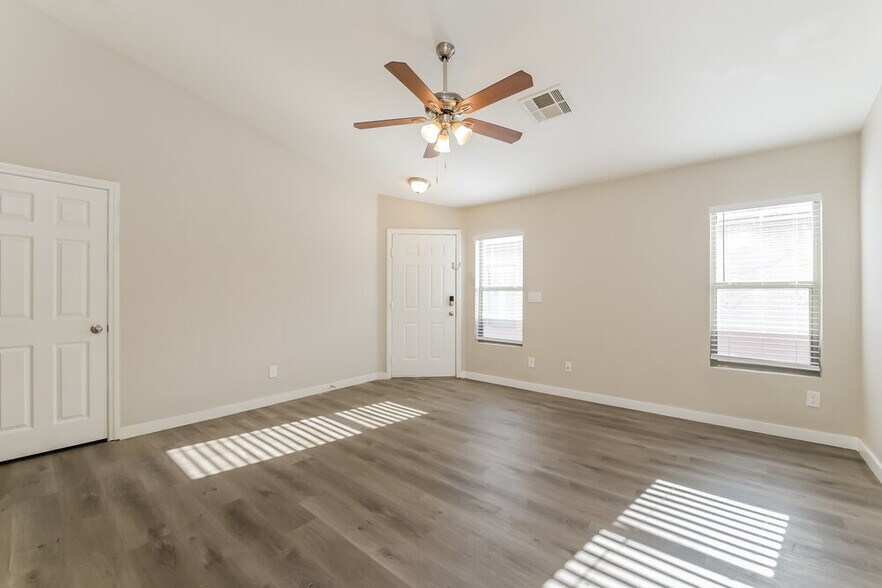 Building Photo - 6486 Coldwater Bay Dr