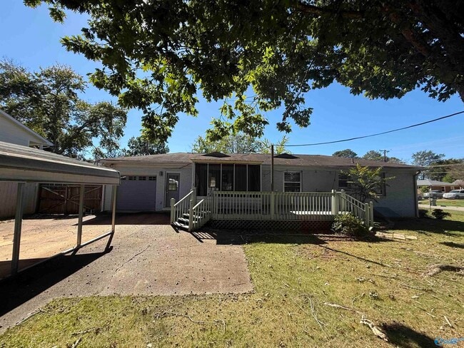 Building Photo - 300 McAlpine Dr SE