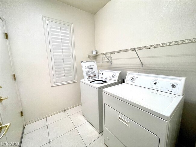 Building Photo - 2741 Hartwick Pines Dr