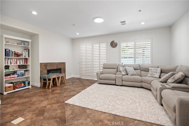 Building Photo - 11015 Van Uffelen Dr
