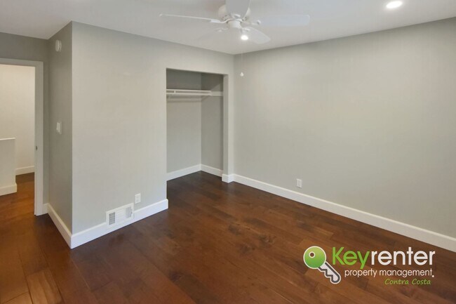 Building Photo - Beautifully Updated 2 Bedroom Condo in Desirable West Pleasanton Foothills