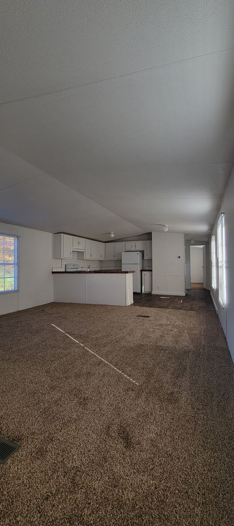 Building Photo - Ready to Move in