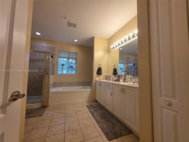 Building Photo - 2612 SW 81st Terrace