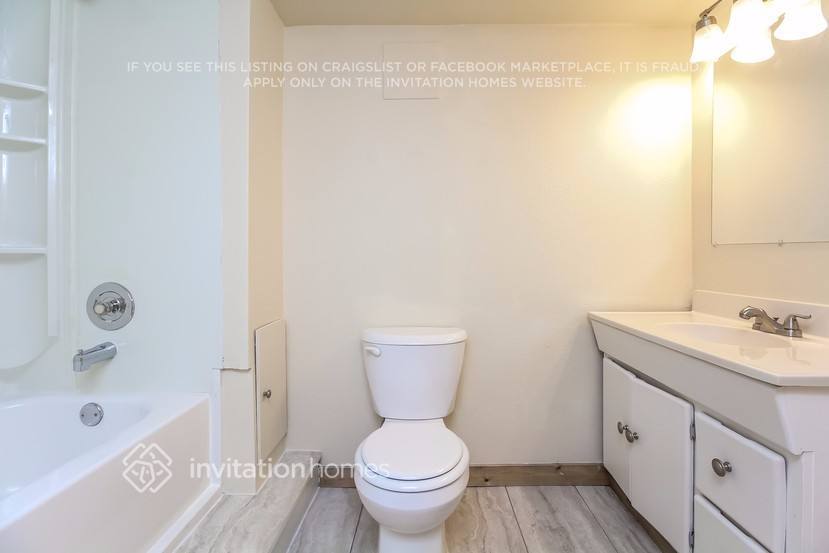 Building Photo - 5325 W 115th Pl