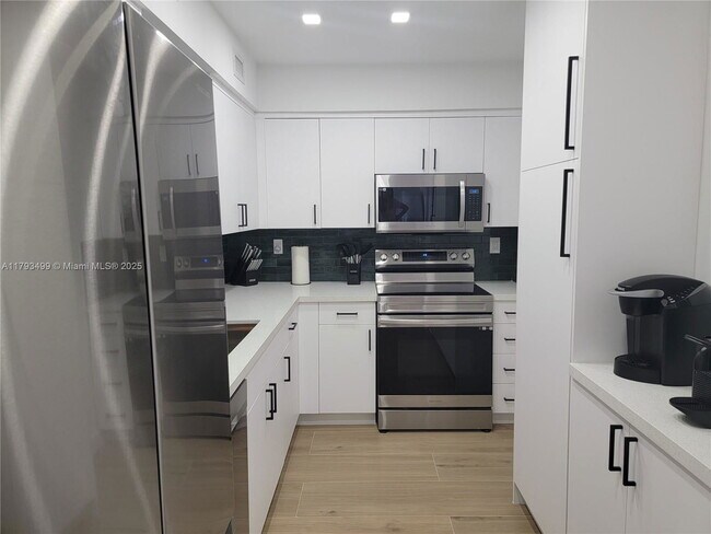 Building Photo - 2501 S Ocean Dr