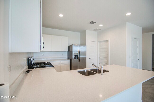 Building Photo - 4205 E Haley Dr