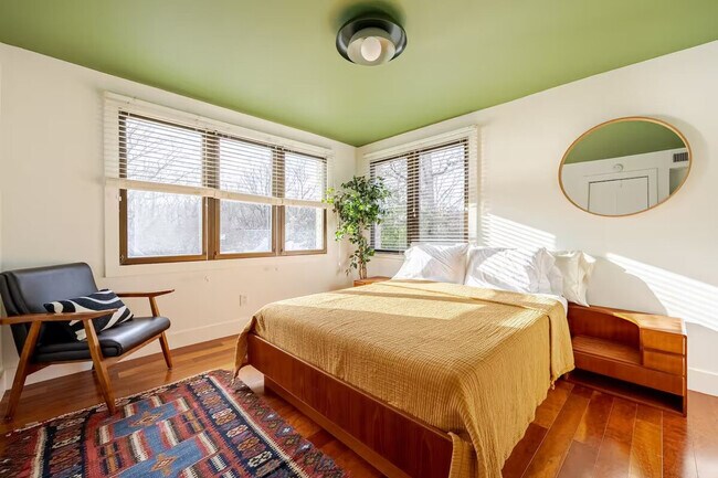 Building Photo - 2720 N Fillmore St