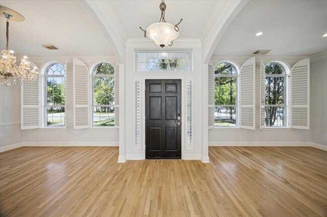 Building Photo - 4601 Mimosa Dr