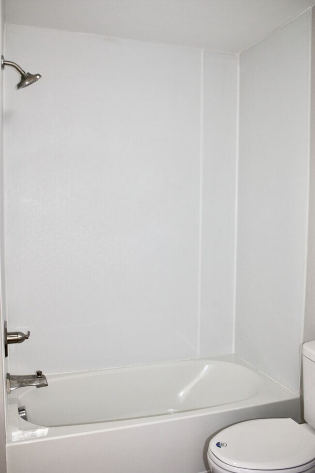 Building Photo - Gay 841-843