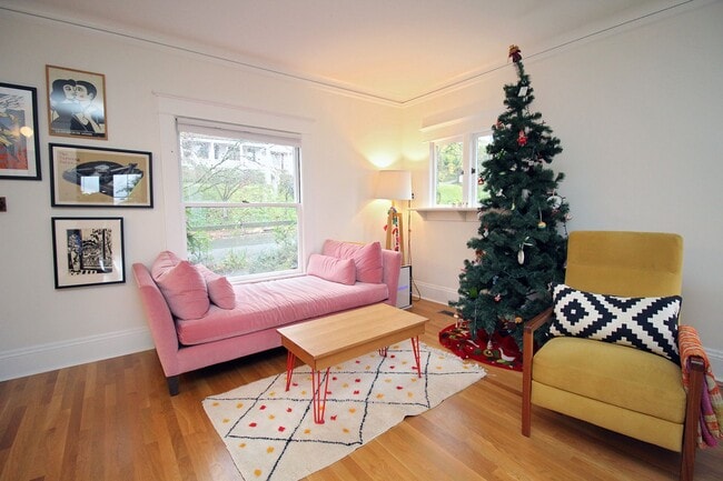 Building Photo - 3309 NW Thurman St