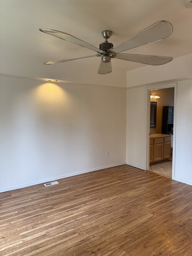 Building Photo - 7140 W Sandvik Dr