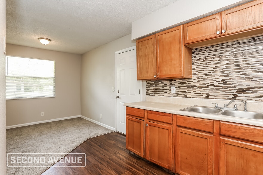 Building Photo - 4662 Roanoke Blvd