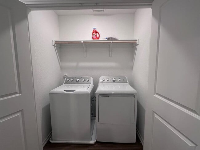 Building Photo - 1140 Cattail Ln