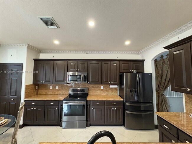 Building Photo - 15375 SW 93rd Ln