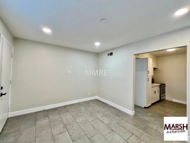 Building Photo - Updated 2 bedroom apartment in Tempe close to ASU!