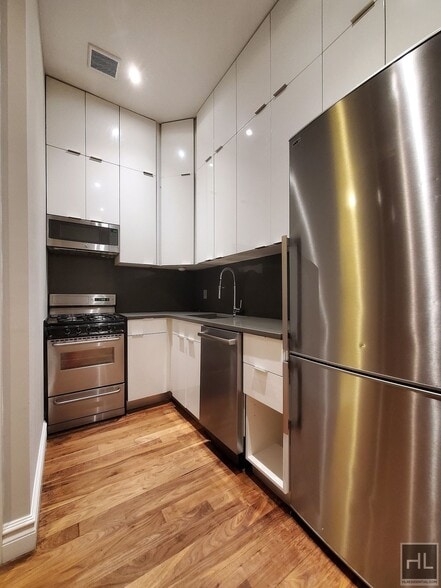 Building Photo - East 75th Street