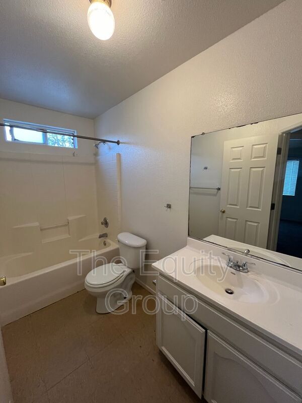 Building Photo - 1434 Cottage Pl