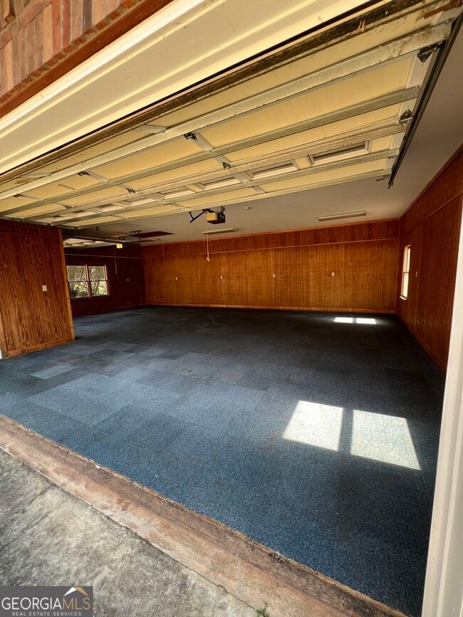 Building Photo - 678 Verney Dr