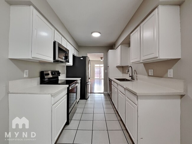 Building Photo - 20233 N 21st Dr