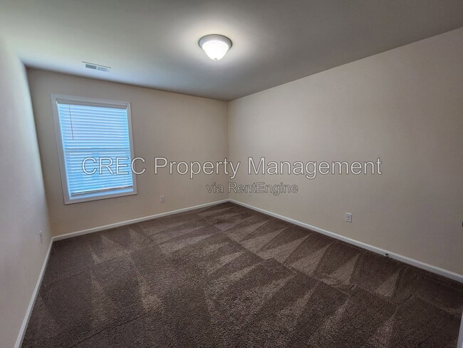 Building Photo - 260 Hyrne Dr