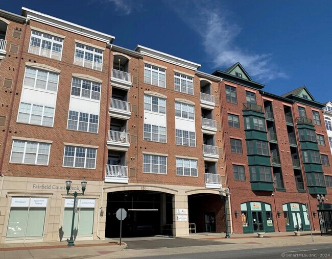 Building Photo - 850 E Main St