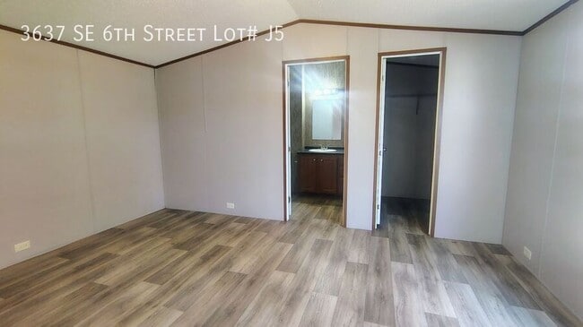 Building Photo - 3637 SE 6th St