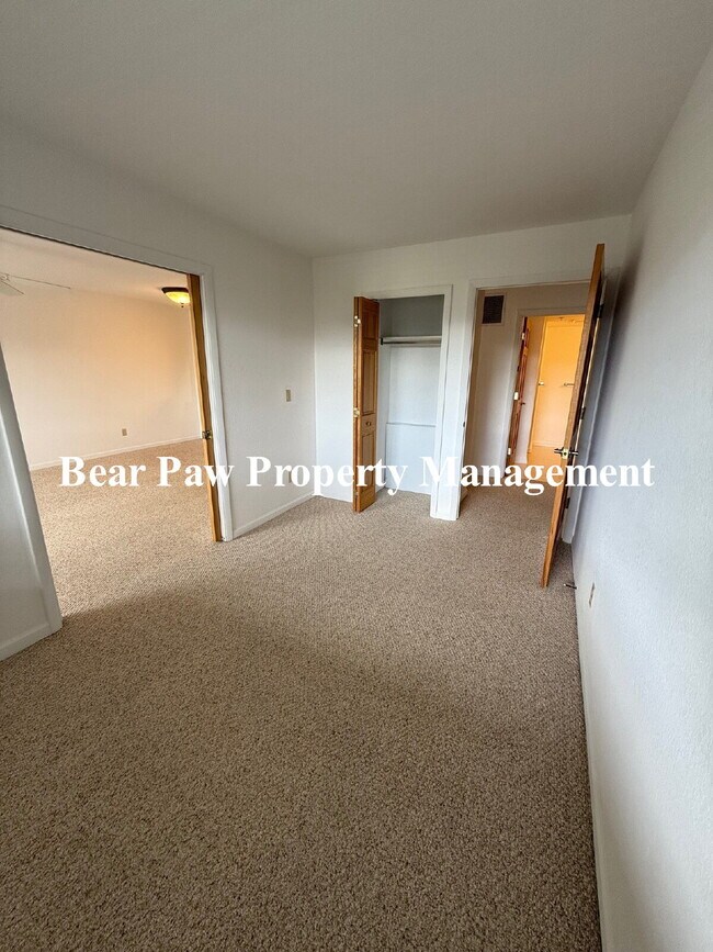 Building Photo - Beautiful Condo for Senior Living in North Evergreen!!