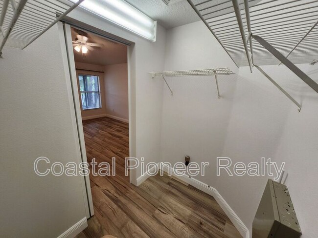 Building Photo - 11404 Holmbridge Ln