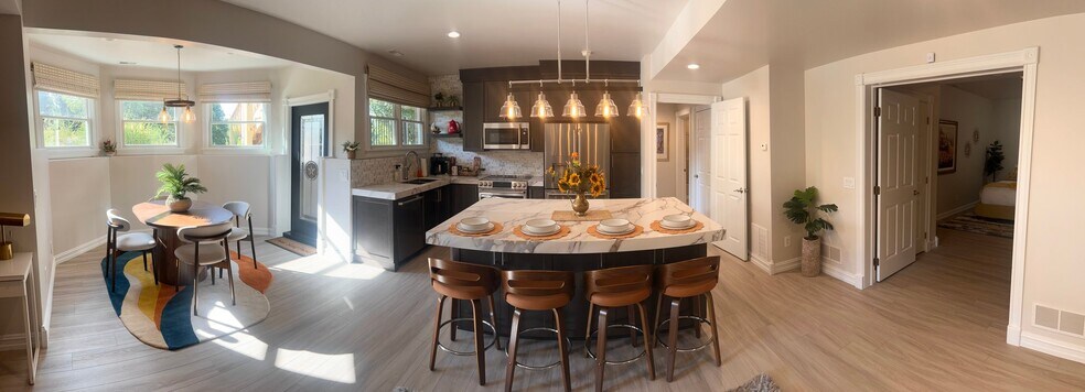 Building Photo - 6589 Rio Vista Ct
