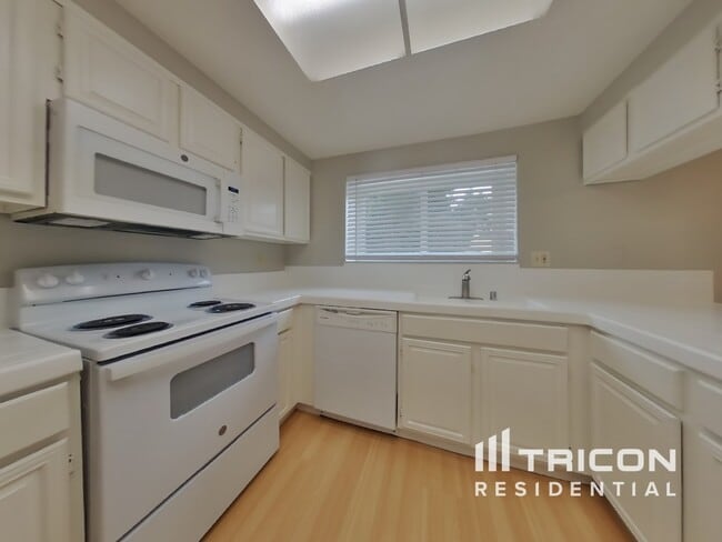 Building Photo - 801 Newport Way