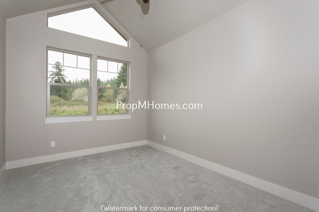 Building Photo - Stunning Craftsmanship In this Three Bedroom Townhome In Damascus!