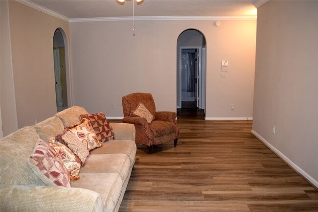 Building Photo - 12918 Meadow Springs Dr