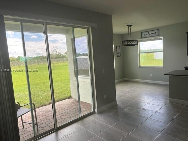 Building Photo - 8159 NW Greenbank Cir