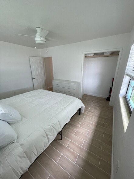 Building Photo - 104 W Osceola Ln