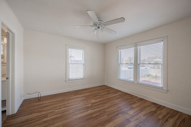 Building Photo - 1617 E Willetta St