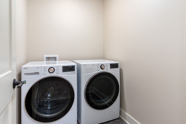 Building Photo - 2105 Aikman Dr