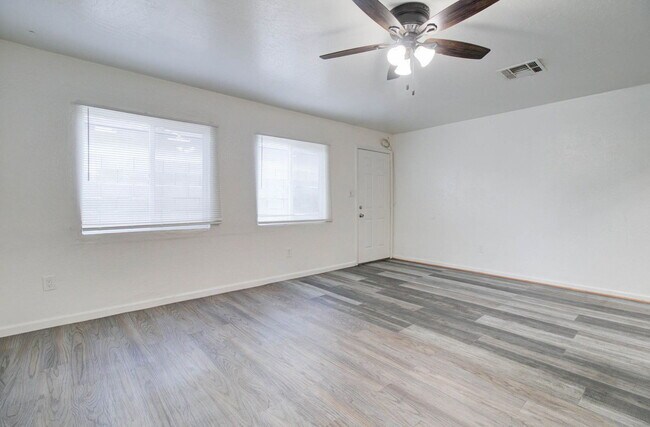 Building Photo - 1501 E Roosevelt St