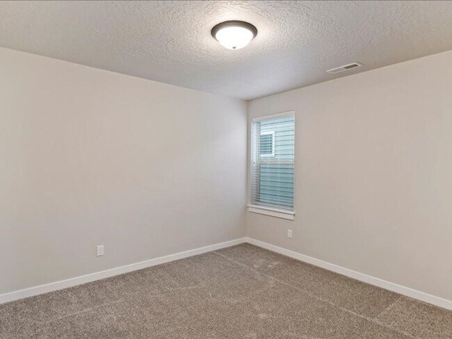Building Photo - Free September Rent!  Beautiful Newer 4 Bed, 3 Bath located in the heart of Meridian - available ...
